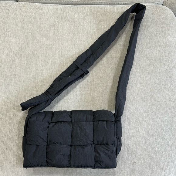 Black Puffer Crossbody Purse - Picture 3 of 10
